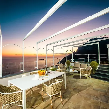 Casa de Férias La Tagliata Spectacular Jacuzzi Tub Amazing View And Private Parking Garage