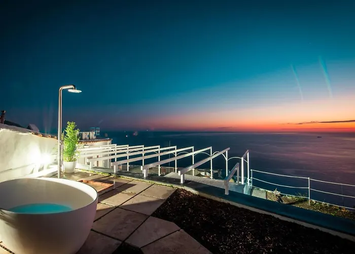 Semesterbostad La Tagliata Spectacular Jacuzzi Tub Amazing View And Private Parking Garage *